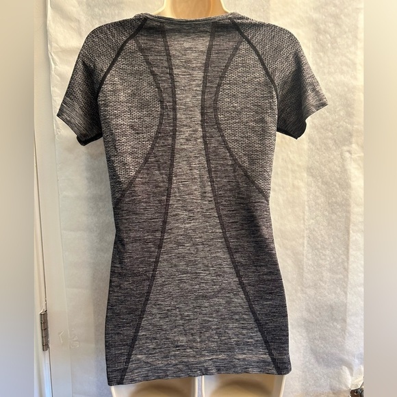 Zella Black & Heather Grey active work out short sleeve Tee Sz-M. AA12 - Picture 4 of 8